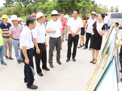 創(chuàng)建綠色生態(tài)校園，我們?cè)谛袆?dòng)！