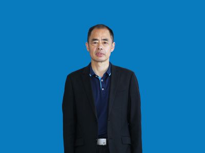 李炎海：中學(xué)化學(xué)教師，高級教師，湖北名師，來自黃岡分校，長期擔(dān)任清北班化學(xué)教學(xué)，學(xué)科功底深厚，教學(xué)作風(fēng)扎實，教學(xué)成績突出，深受學(xué)生喜愛