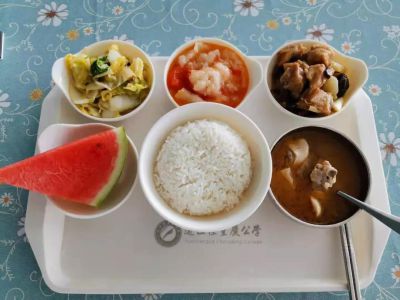 美好學(xué)校|湖畔餐廳，請(qǐng)你低調(diào)一點(diǎn)好么？