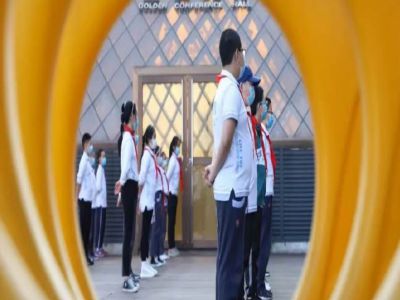 一米之外—— 隔離病毒，不隔離愛(ài)